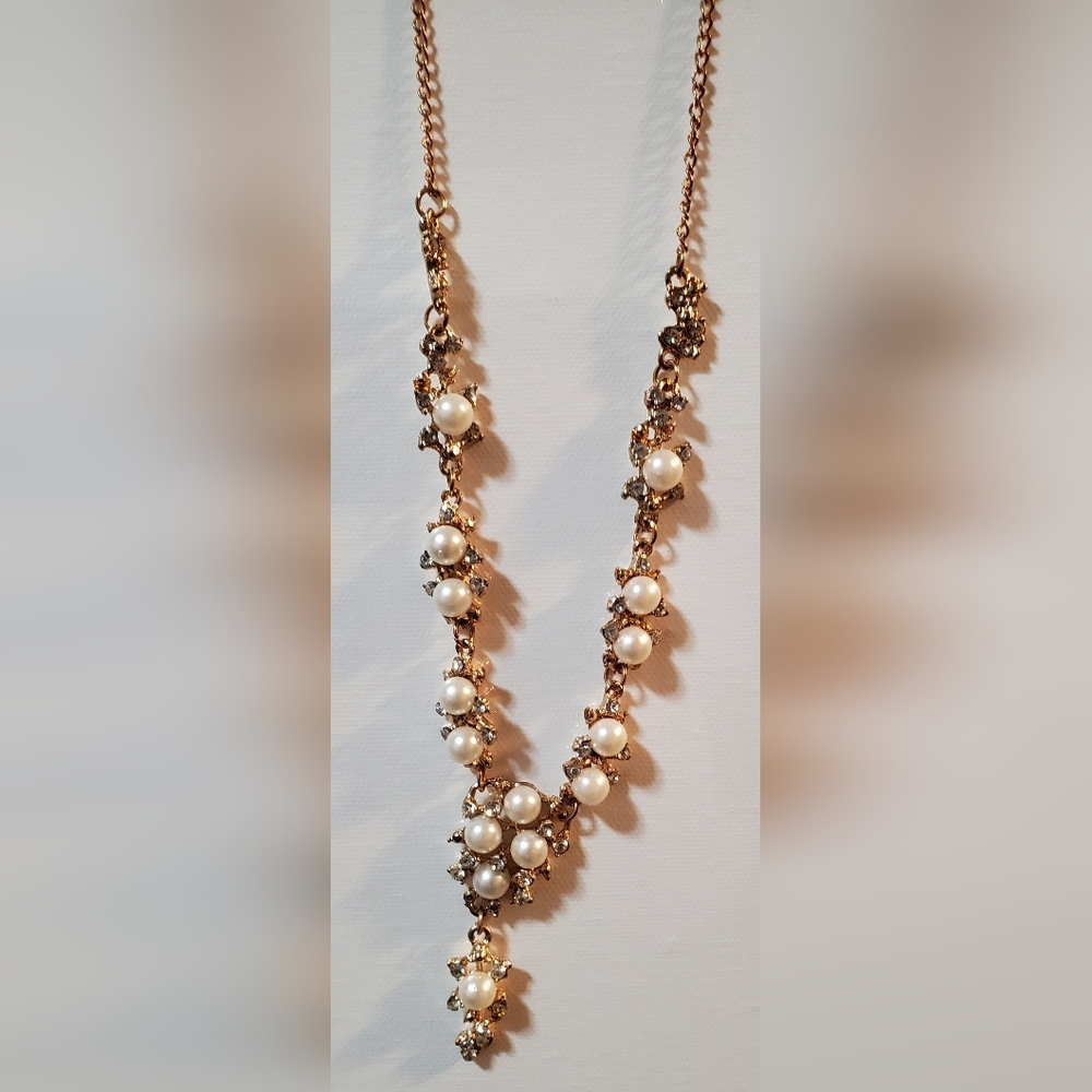 Necklace rhinestone and pearl